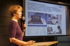 Een spreker tijdens de invitational conference