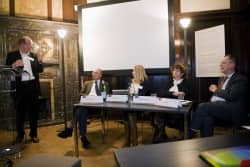 Een discussie bij het seminar over financiële prikkels
